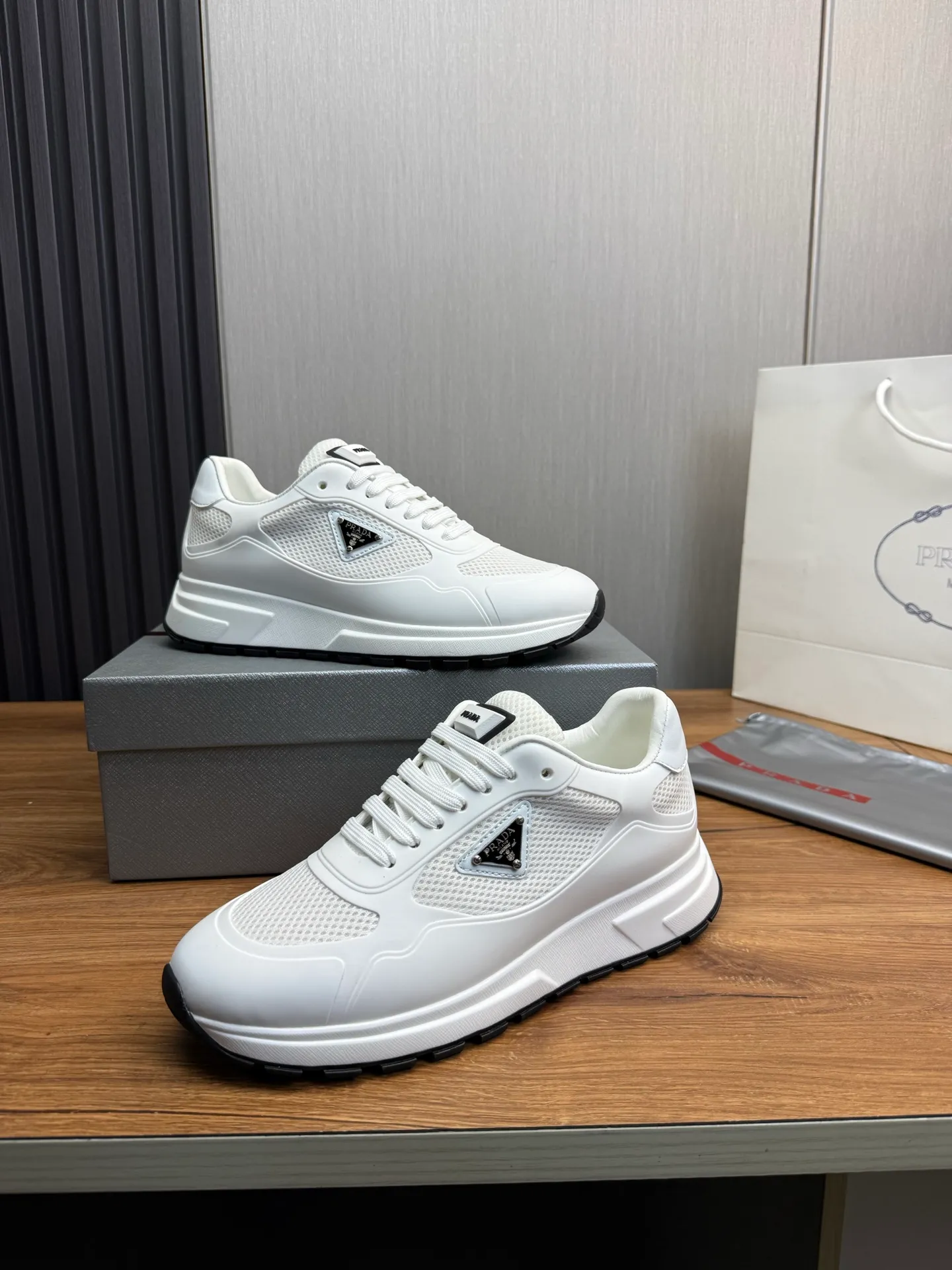 Men's shoes 💰580💰 [PRADA] Autumn and winter hot men's shoes shipped 👏Official website synchronized ⬆️Original fly-woven cowhide fabric + cowhide lining, 1⃣️:1⃣️reproduction, original sole, 38-45 (45. Customized, non-refundable)
